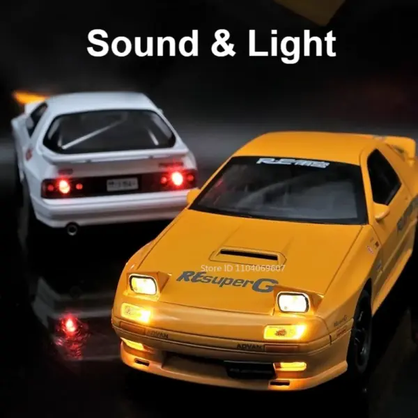 1:24 Mazda Initial D RX7-FC Diecast Model - Image 4