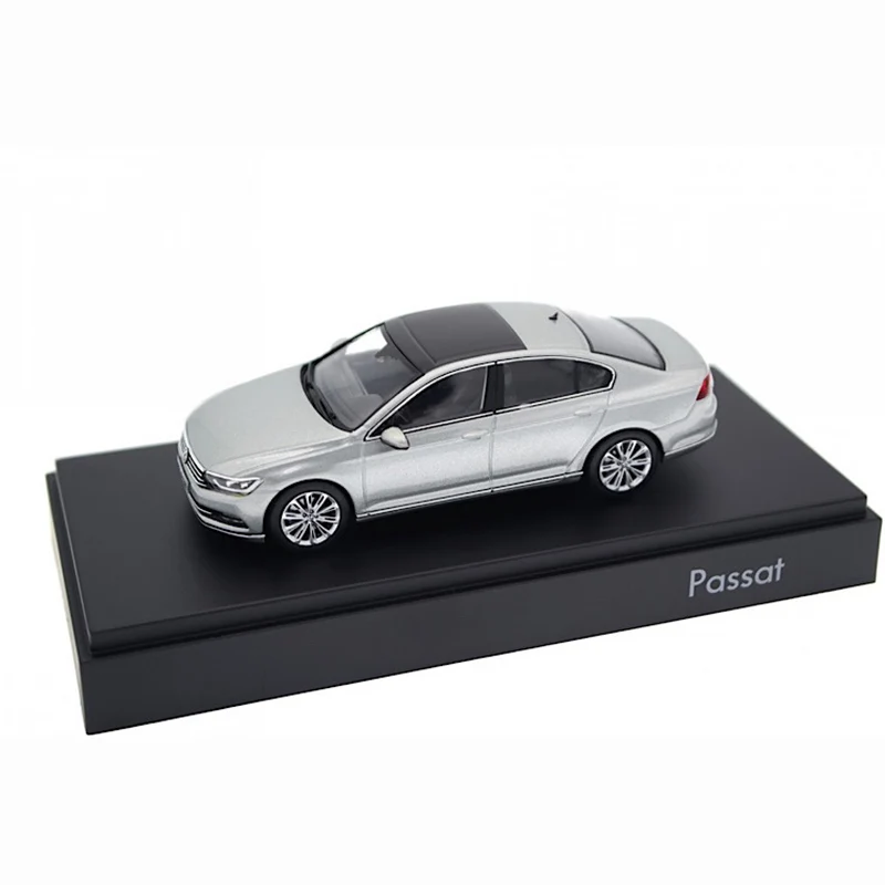 Volkswagen Passat B8 1:43 Diecast Model Car 5 Volkswagen Passat B8 1:43 Diecast Model Car - Image 5
