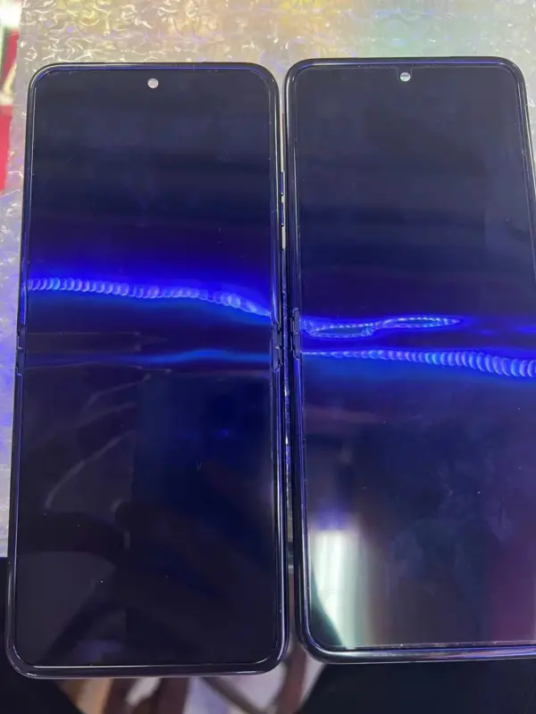 Motorola Razr 40 XT2323 LCD Touch Screen Assembly - Image 3