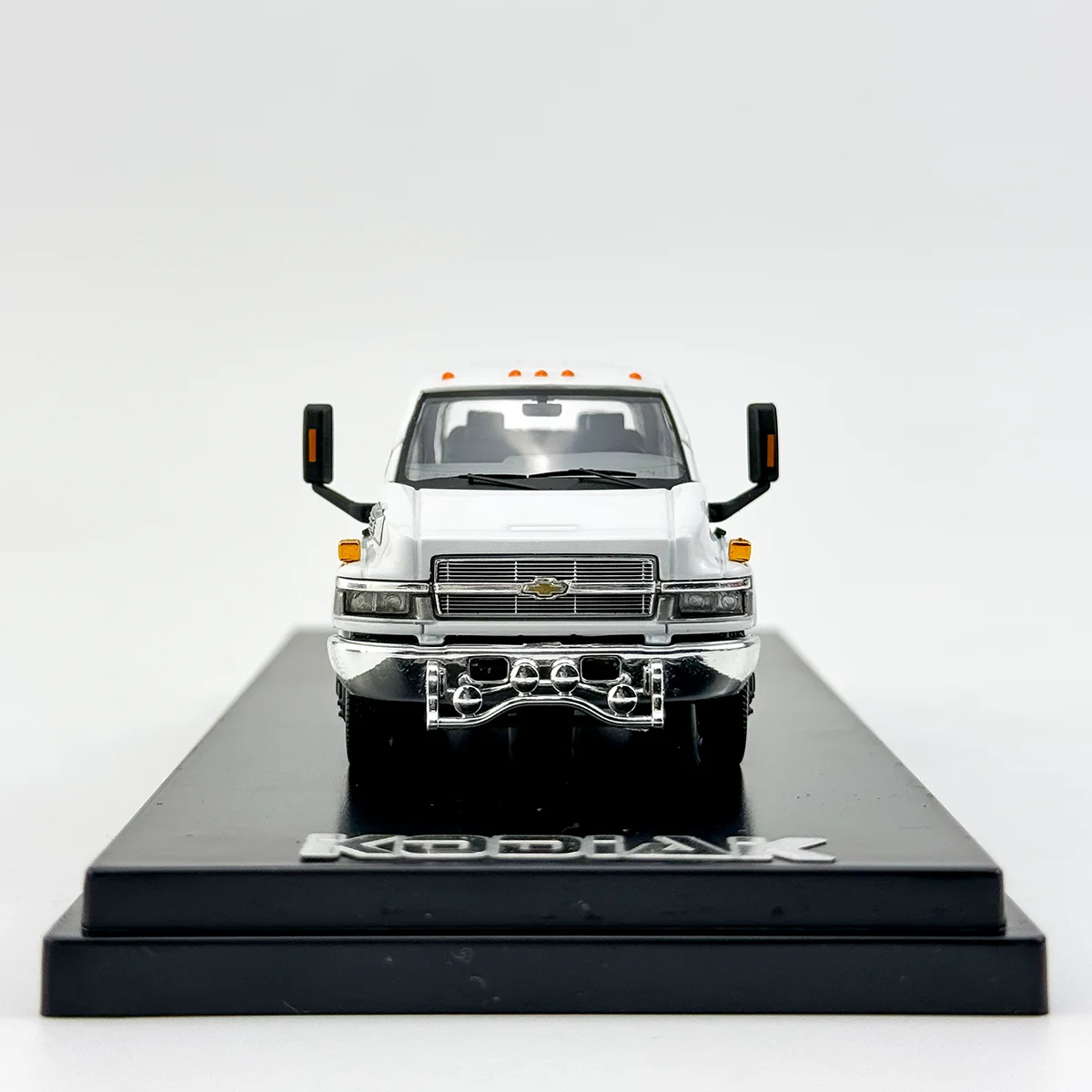 GOC 1:64 Chevrolet Kodiak Diecast Truck Model 5 GOC 1:64 Chevrolet Kodiak Diecast Truck Model - Image 5