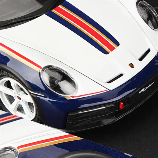 1:24 Scale Porsche 911 Rally Diecast Model - Image 5
