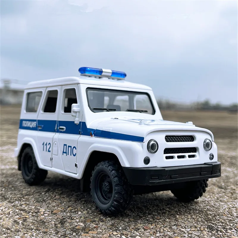 1/18 UAZ Hunter Alloy Off-road Diecast Car Model 3 1/18 UAZ Hunter Alloy Off-road Diecast Car Model - Image 3