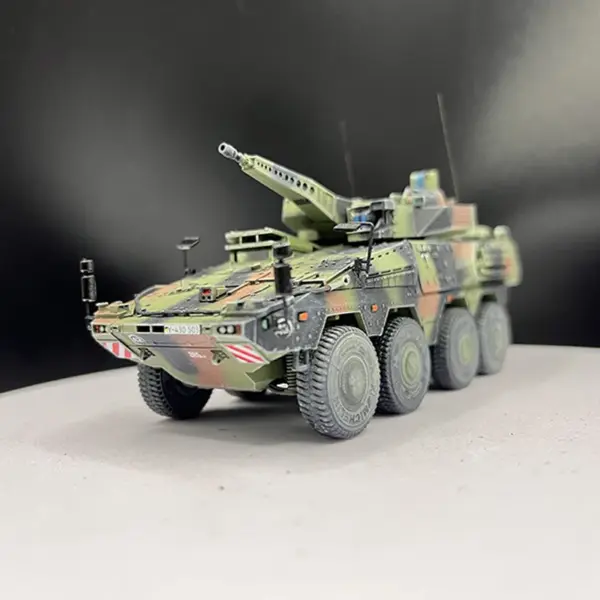 1:72 Scale Resin German Boxer Dog Model - Image 3