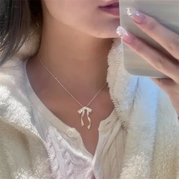 Elegant Bow Pendant Necklace for Women - Image 3