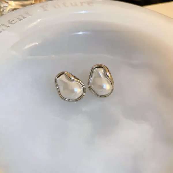 Geometric Pearl Stud Earrings for Elegant Style - Image 14