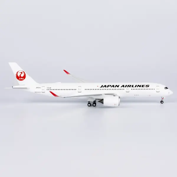 Japan Airlines Airbus A350-900 Diecast Model 1:400 - Image 3