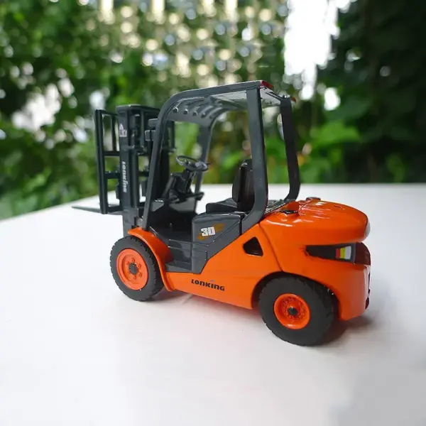 1:35 Scale Diecast LG30DT Forklift Model - Image 2