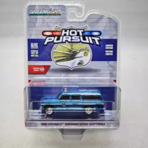 1:64 Diecast 1986 GMC Suburban Model 12 Sc4a9e30fae634f2ebb69bf5560360d2c7