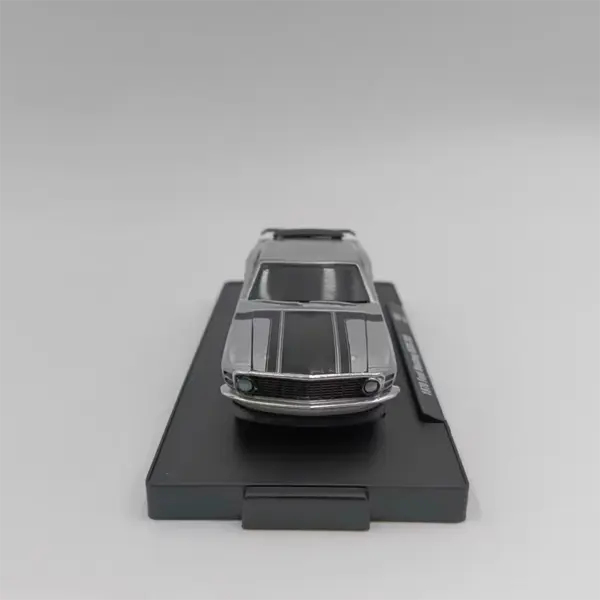 1:64 Scale Ford Mustang BOSS 302 Diecast Model - Image 5