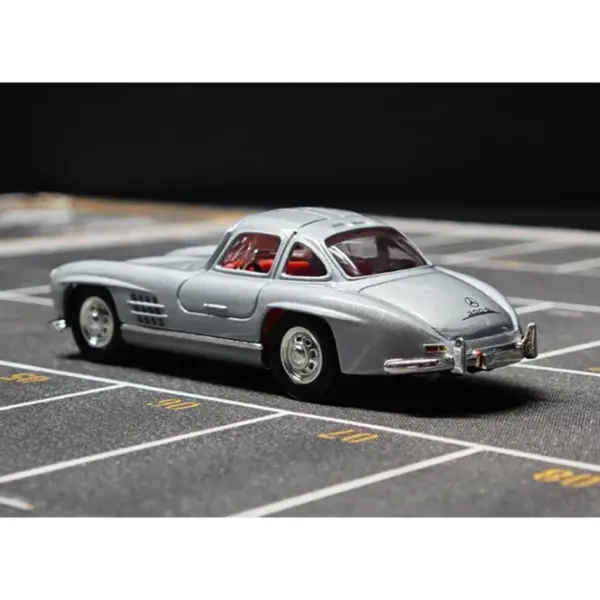 Delprado 1/43 Scale Benz 300SL Model - Image 4