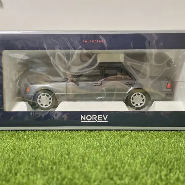 1/18 Scale Mercedes-Benz 500E Diecast Model - Image 6