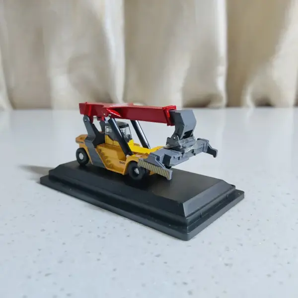 1:87 SANY Crane Reach Stacker Diecast Model - Image 3