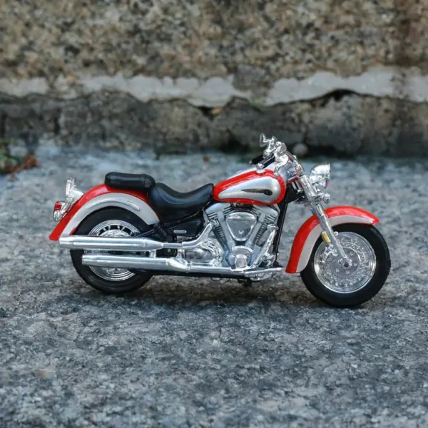 Maisto 1:18 Yamaha Road Star Motorcycle Model - Image 4
