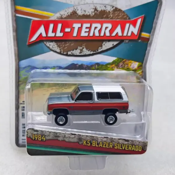 1:64 Greenlight 1984 K5 Blazer Diecast Model - Image 4