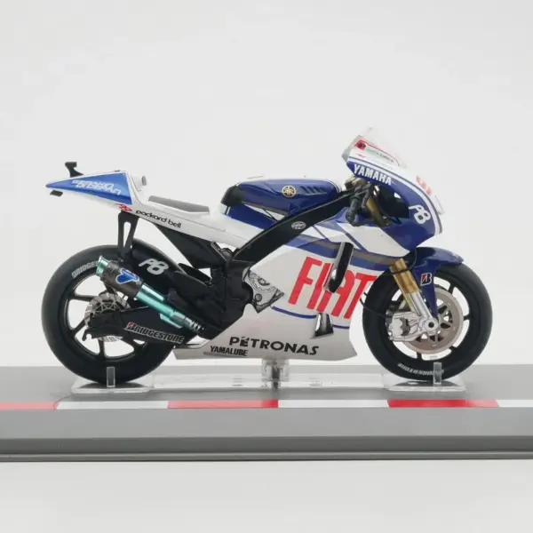1:18 Diecast Yamaha YZR-M1 Motorcycle Model - Image 4