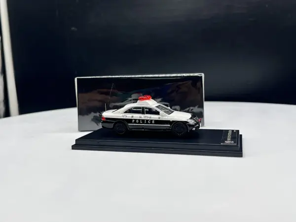DCM 1:64 Diecast Alloy Aichi County Police Car - Image 3