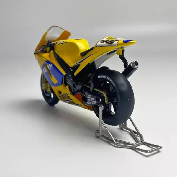 Yamaha YZR M1 1:18 Scale Alloy Model Motorcycle - Image 4