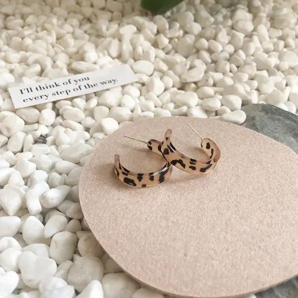 Trendy Acrylic Hoop Earrings for Women - Image 4