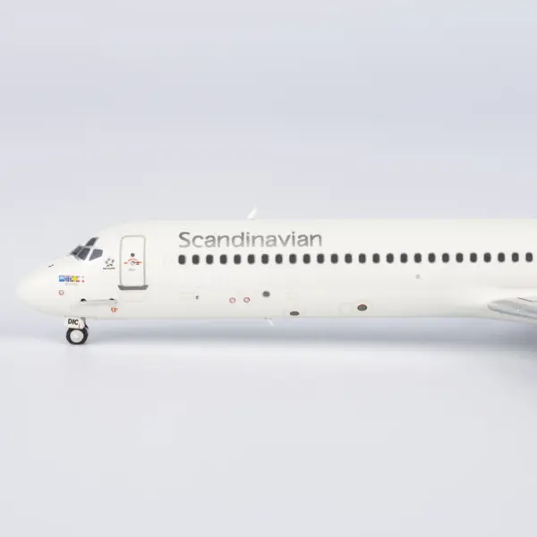 Limited Edition Scandinavian Airlines MD-87 Model Aircraft - Image 5