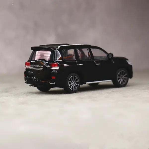 1/64 Scale Toyota Land Cruiser LC200 Model - Image 4