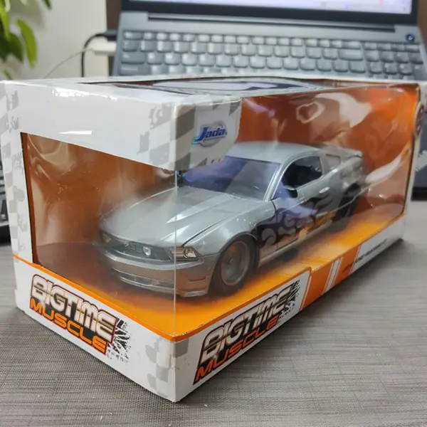 1:24 Scale 2010 Mustang GT Diecast Model Car - Image 2
