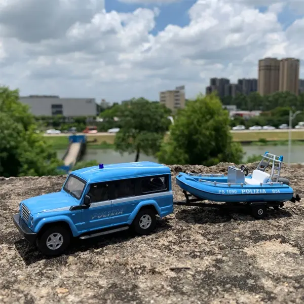 1:43 Scale Coast Guard Fire Vehicle Model - Image 4
