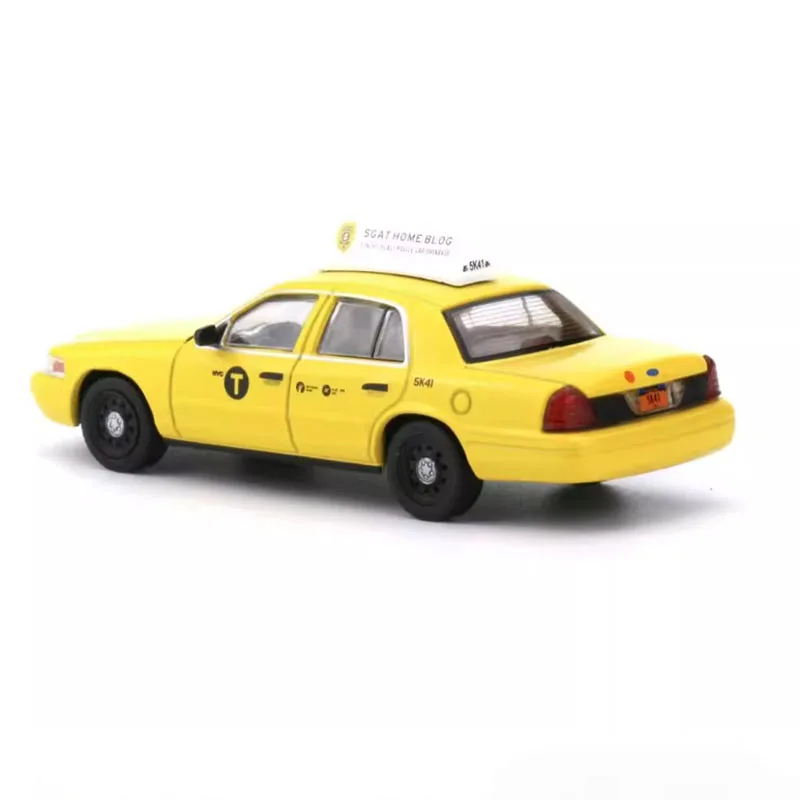 1/64 Scale Ford Crown Victoria CV Yellow Taxi 3 1/64 Scale Ford Crown Victoria CV Yellow Taxi - Image 3