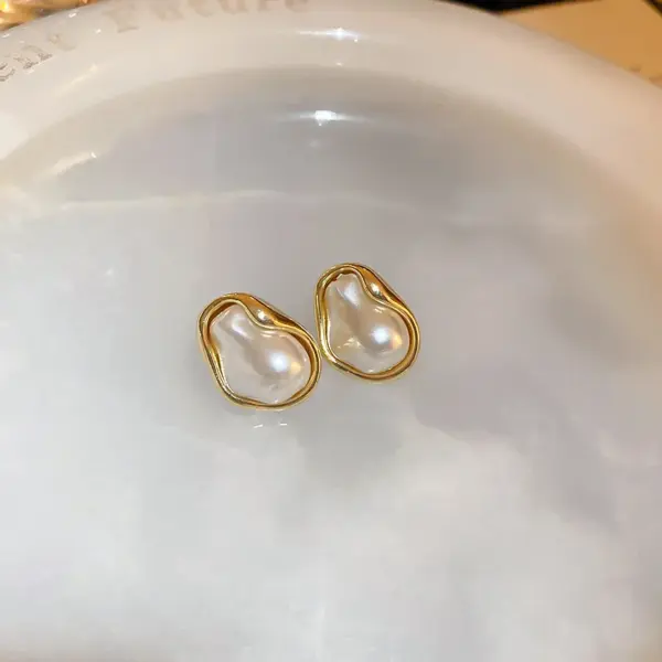 Geometric Pearl Stud Earrings for Elegant Style - Image 13