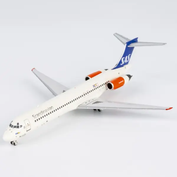 Limited Edition Scandinavian Airlines MD-87 Model Aircraft - Image 4