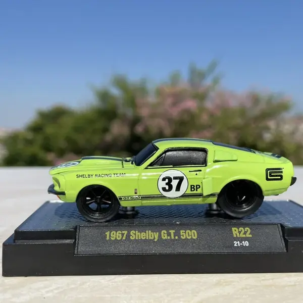 1:64 Scale Shelby GT500 Diecast Model Car - Image 2