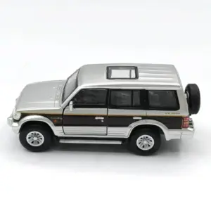 1:64 Scale Pajero Bobcat SUV Diecast Model 9 Sd2e8c9b5549b4b4993fbf2fce10b9d034
