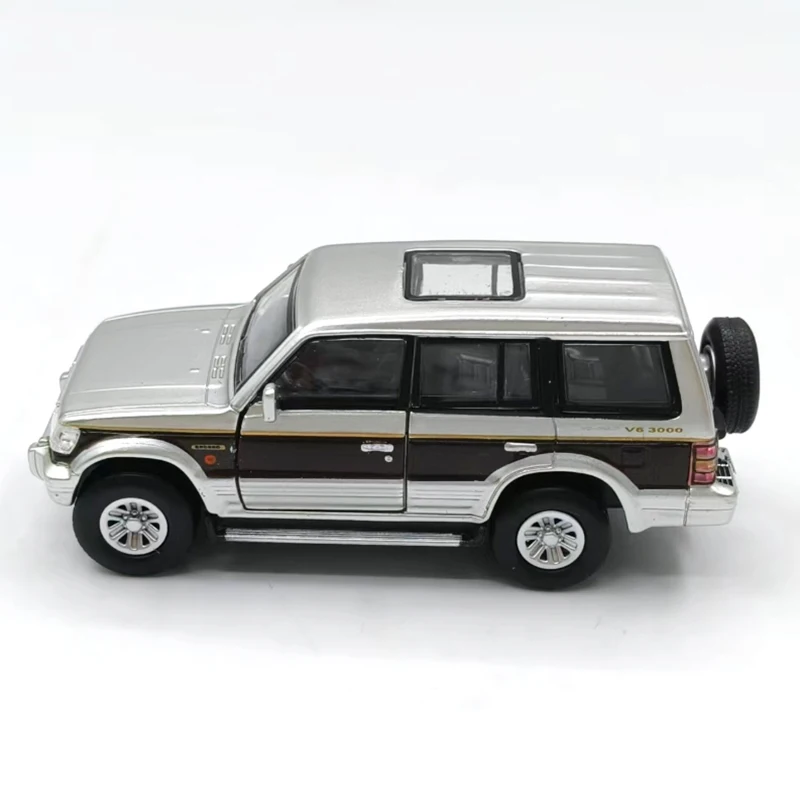 1:64 Scale Pajero Bobcat SUV Diecast Model 3 1:64 Scale Pajero Bobcat SUV Diecast Model - Image 3