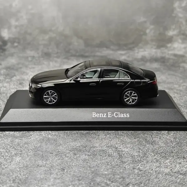 1:43 Scale Benz E450 W214 Model Car Collectible - Image 5