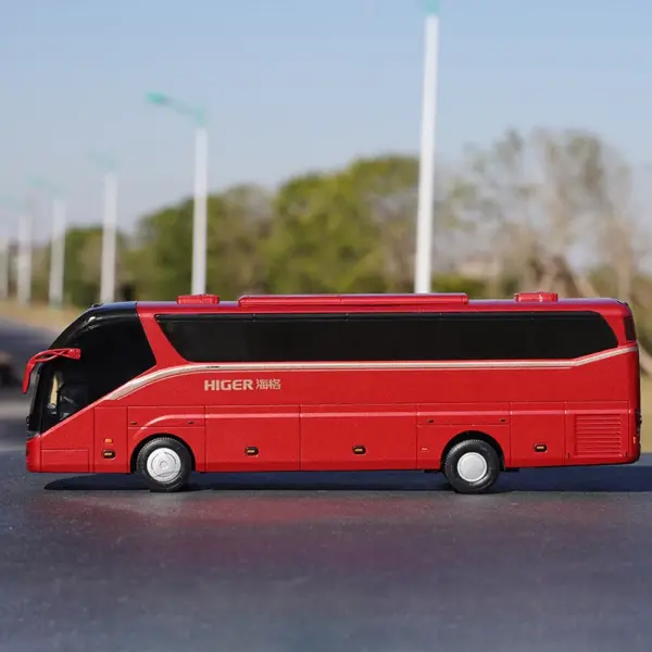 1:42 Scale Suzhou Jinlong Haige Bus Model - Image 4