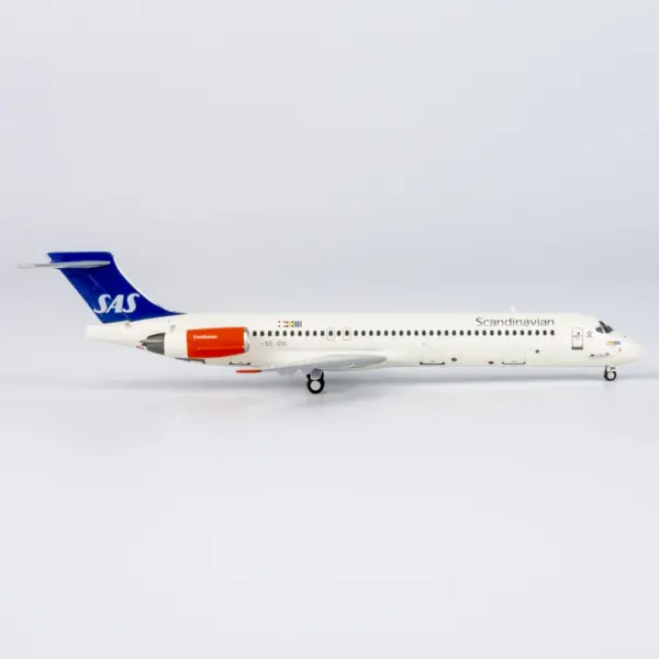 Limited Edition Scandinavian Airlines MD-87 Model Aircraft - Image 3