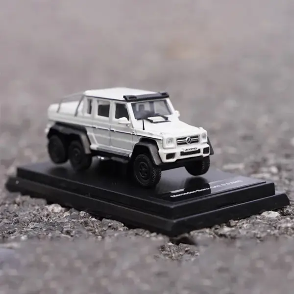 1:64 Scale Benz G63 6X6 Alloy Car Model - Image 4