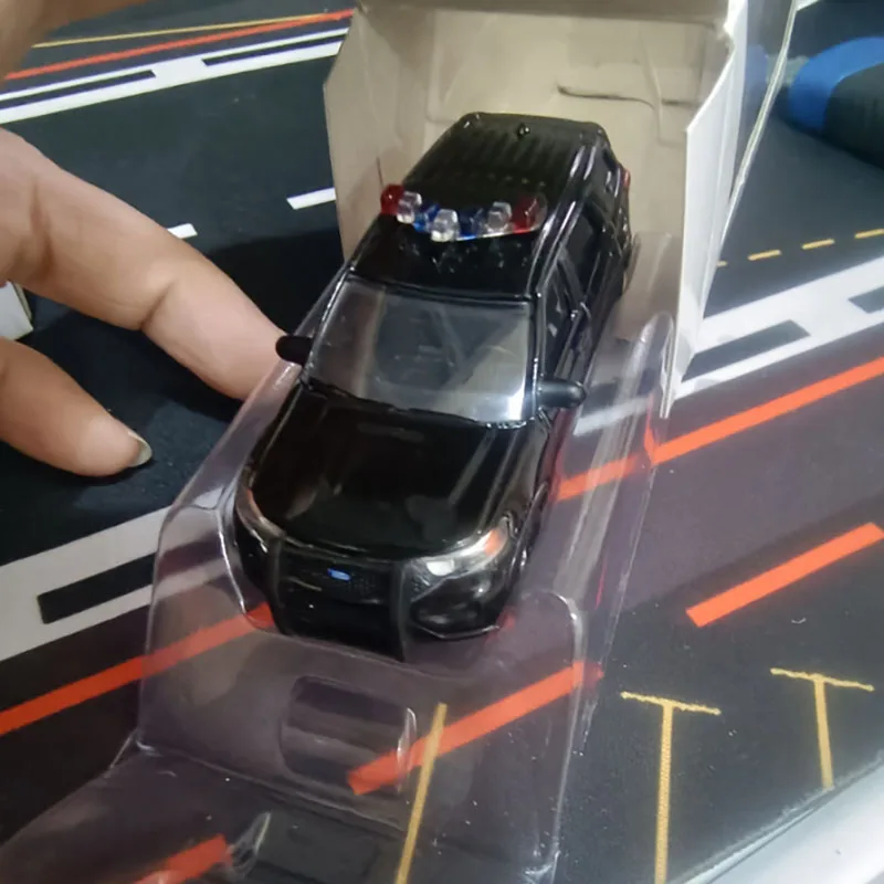 1/64 Scale Diecast 2020 Ford Explorer Model 5 1/64 Scale Diecast 2020 Ford Explorer Model - Image 5