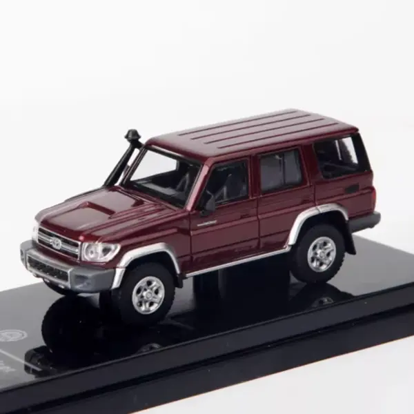 1:64 Diecast 2014 Land Cruiser LC76 Model Car - Image 11