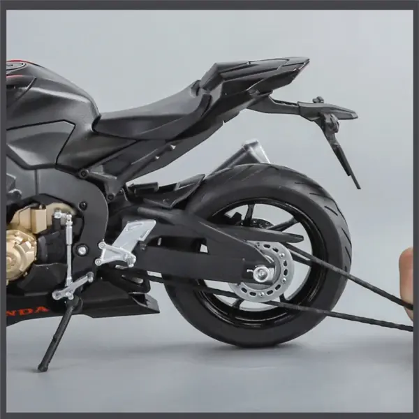 1/9 Scale Honda HRC CBR1000RR Diecast Model - Image 5