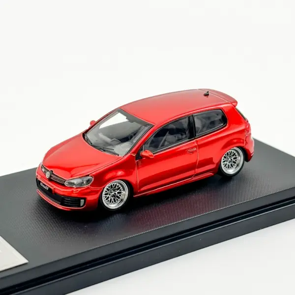 Maxwell 1:64 Diecast VW Golf GTI Mk6 Model - Image 10