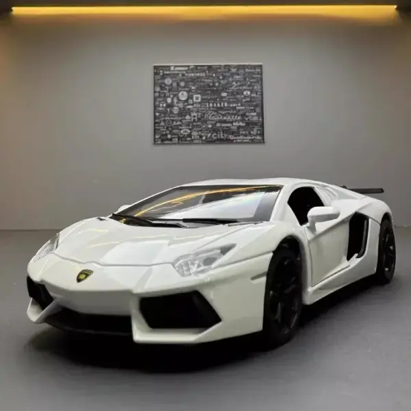 1:32 Scale LP740 Sports Car Diecast Model - Image 6