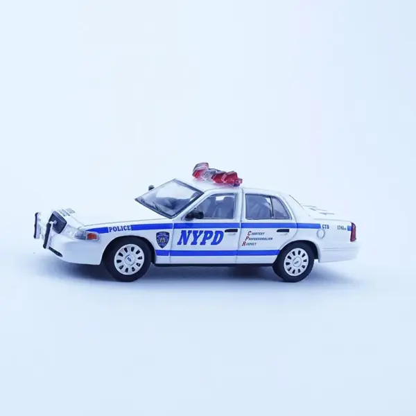 1/64 Scale Ford Crown Victoria CV Police Model - Image 5