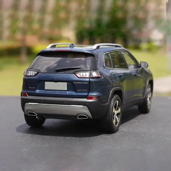 2020 Cherokee Diecast 1:18 Scale Model SUV - Image 2