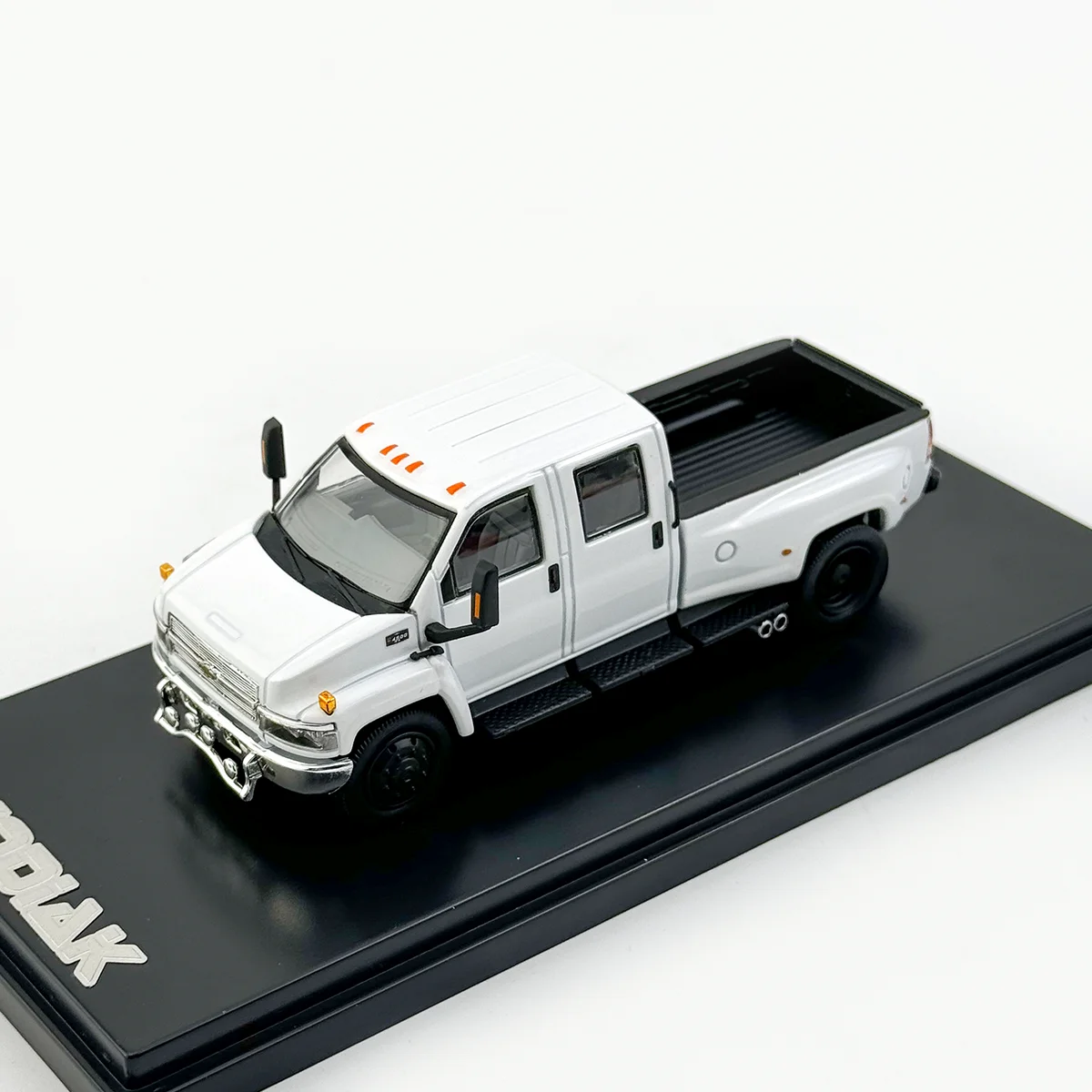 GOC 1:64 Chevrolet Kodiak Diecast Truck Model 6 GOC 1:64 Chevrolet Kodiak Diecast Truck Model - Image 6