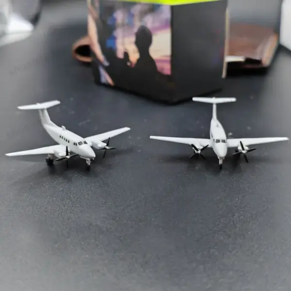 2PCS 1/350 Scale B200 King Air Model - Image 6