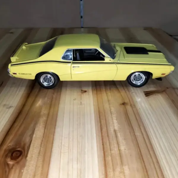 Flawed 1:18 Scale 1970 Mercury Cougar Model - Image 3