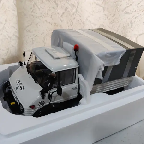 Benz Unimog 406 Diecast 1:18 Model Car - Image 3
