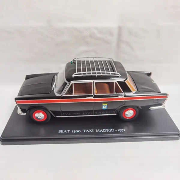 1:24 Scale SEAT 1500 Madrid Taxi Model - Image 2