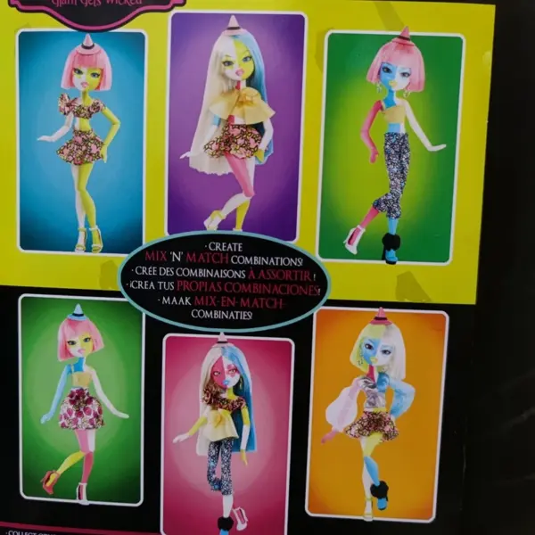 Bratzillaz Switch A Witch Doll with Accessories - Image 4