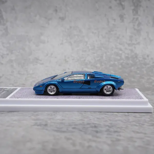 Diecast 1:64 Scale Lamborghini Countach Model - Image 4